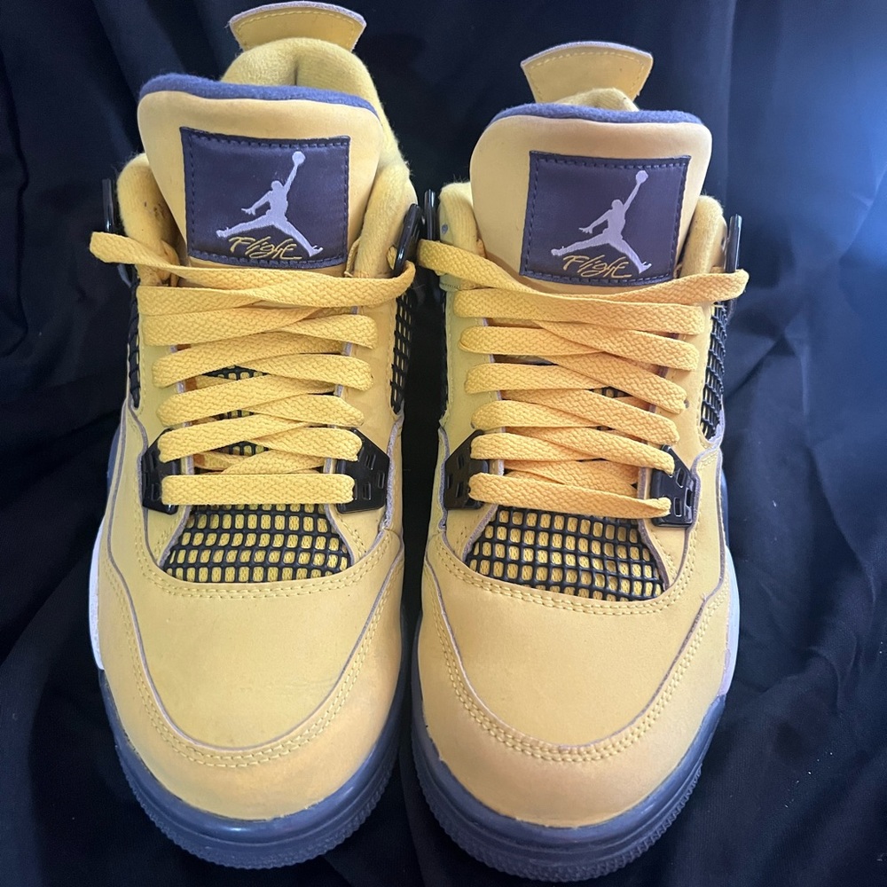 Black Friday only price 🖤 Jordan retro 4 lightening Yellow big Kids Sneakers sz6 - Picture 4 of 14
